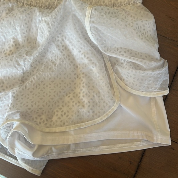 Lululemon size 4, Find Your Flock, lined white shorts. - Picture 2 of 6